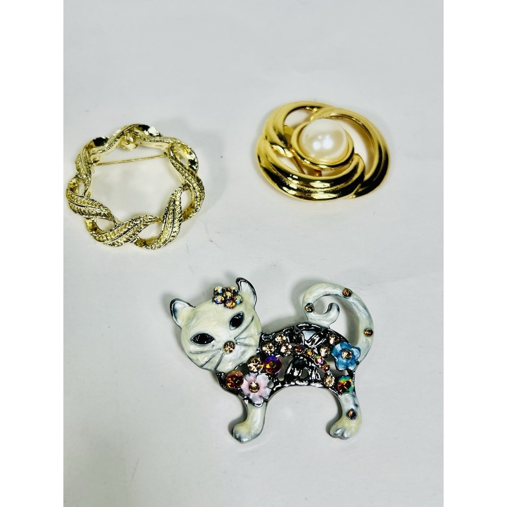 Vintage Brooch Lot 3pc Gold Tone Pearl Swirl Wreath & Enamel Cat Rhinestone Pin